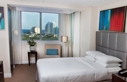East Fort Lauderdale Hotel | GALLERYone- A DoubleTree Suites by Hilton Hotel