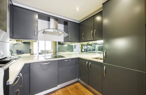Docklands Apartment | Galore Abode One Bed Apartment