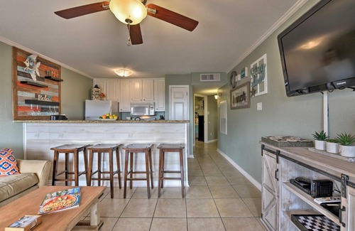 Galveston Apartment | Galveston Getaway with Pool Access Steps from Beach