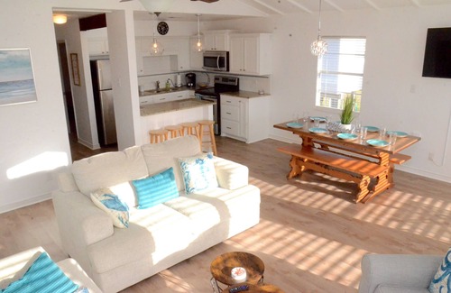 San Luis House | Galveston/Surfside Beach Retreat - Dog Friendly Home - 500 Steps to the Beach