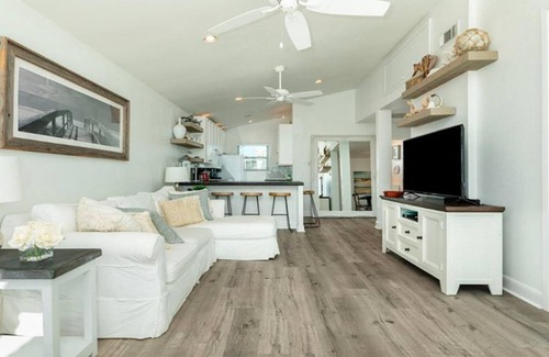 Bermuda Beach House | Galveston White House (Beachfront!)