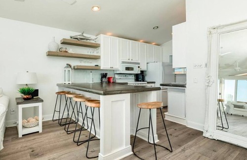 Bermuda Beach House | Galveston White House (Beachfront!)