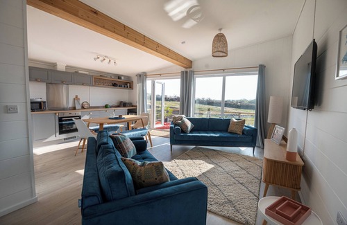 Dwyran Cottage | GALWAD Y MOR, pet friendly, with a garden in Niwbwrch (Newborough)