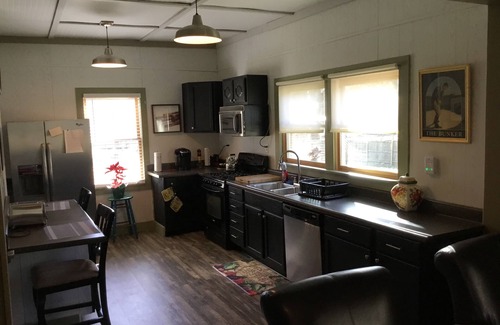 Sardis Cottage | Game day availability! Oxford , Sardis lake 1 mile off I-55