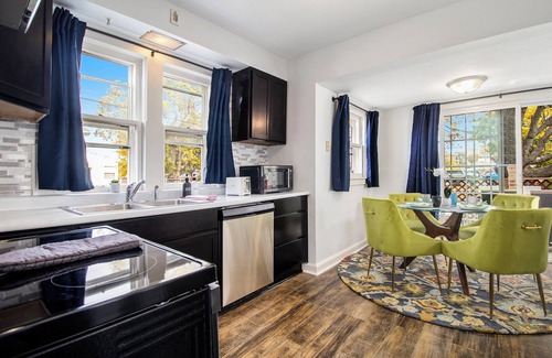 Northeast South Bend House | GAME DAY Haven: Sleeps 10, Near Notre Dame & DT!