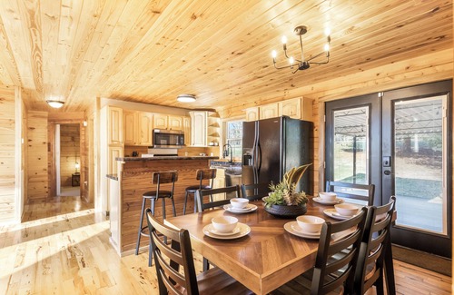 Mount Juliet Cabin | Game Night Ready-Cook with Ease-Sleep in Peace-Near Nashville/BNA