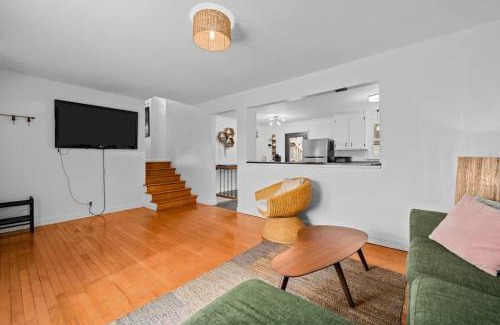 McMurray House | Game Room and Bunks Sleeps 12 Near Downtown