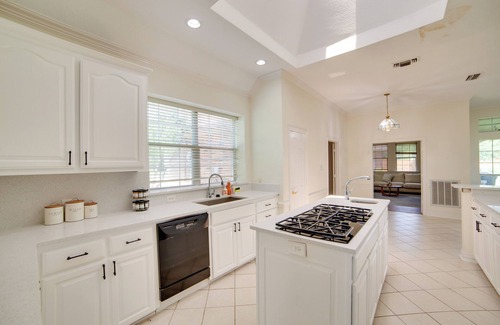 Farmersville House | Game Room & Bar: Secluded Getaway in Farmersville