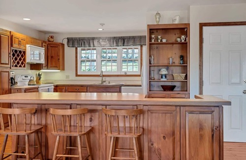 Quechee House | Game Room/Bar, Sleeps 14 | Mountain View Estate