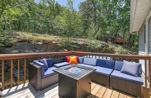 East Stroudsburg House | Game Room & Close to Winter Attractions