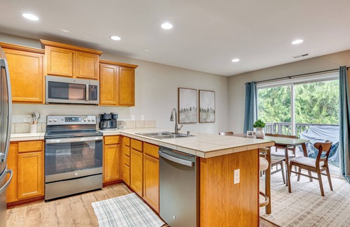 Tumwater House | Game Room & Deck: Family-Friendly Tumwater Gem