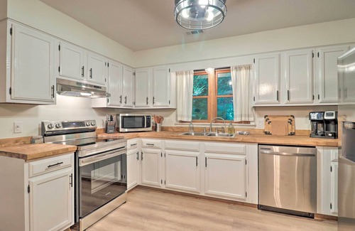 Weaverville House | Game Room + Fire Pit: Weaverville Family Home!