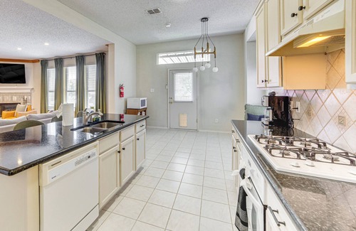 South Arlington House | Game Room, Hot Tub & Pool! Grand Prairie Getaway
