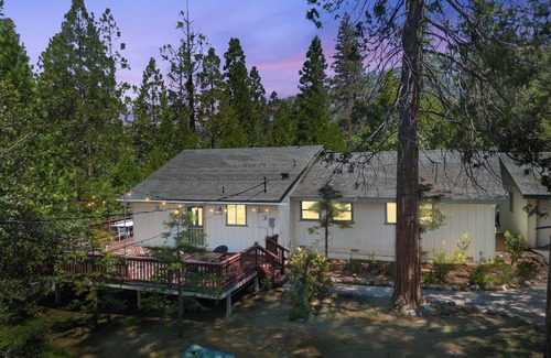 Oakhurst House | Game Room - Hot Tub - Fire Pit - 25 min 2 YosemitenEV Charger Level 2