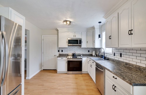 Cresco House | Game Room! Movie Room & Hot Tub!