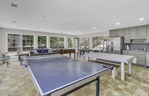 Lake Oconee House | GAME ROOM, QUIET COVE & DOCK! LAKEFRONT! SLEEPS 16