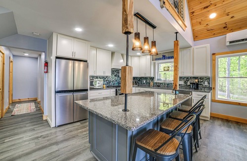 New Concord House | Game Room & Screened Porch: Kentucky Lake Retreat!