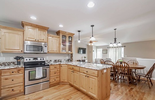 Idaho Falls House | Game Room|Theater|Hot Tub|Arcades