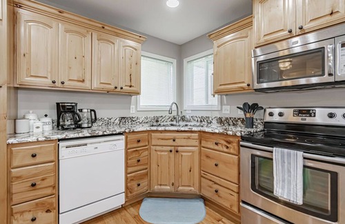 Idaho Falls House | Game Room|Theater|Hot Tub|Arcades