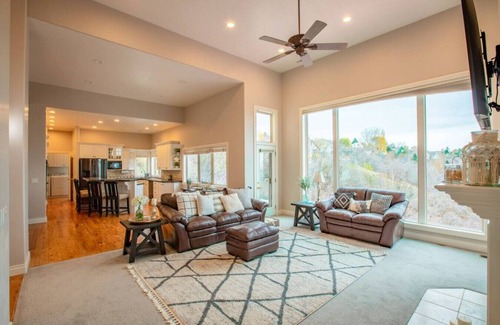 North Salt Lake House | Game Rooms | Family Retreat | Views