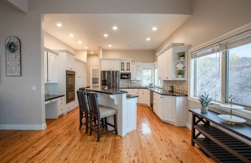 North Salt Lake House | Game Rooms | Family Retreat | Views