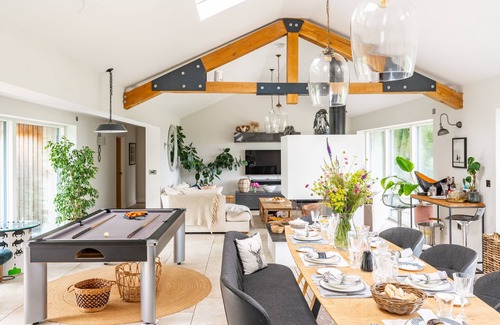 Stratford-upon-Avon Cottage | Gamekeeper's Lodge - sleeps 8 guests in 4 bedrooms