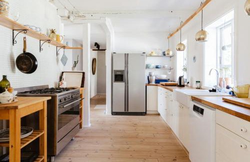 Stege House | Gammelt Landsted Med Udsigt Over Marker