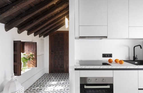 El Arenal Villa | GANDESA, PALACE HOUSE. Swimming pool, Palace house heart of Historic Sevilla