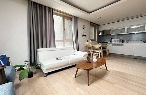 Yeoksam Apartment | Gangnam apartment 72m2 3bedrooms 2private bathrooms fully furnished apartment