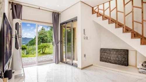 Oeseo House | Gapyeong Gamseong216 Poolvilla Pension