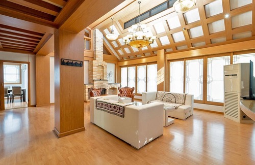 Buk House | Gapyeong pab Seupapensyeon&geullaemping