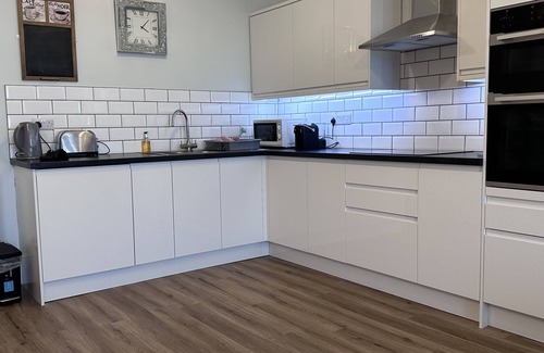 Weston-super-Mare Apartment | Garden Apartment three bedroom