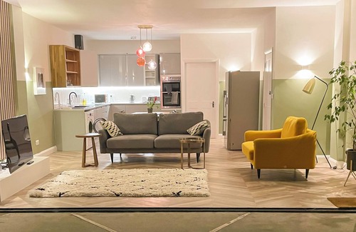 Winchester Apartment | Garden Apartment. Modern, stylish apartment with private garden