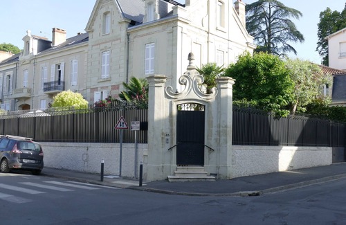 Perigueux Apartment | Garden apartment with private pool