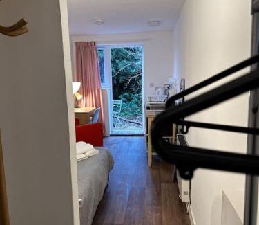Filton Apartment | Garden Apartment with free Parking and EV