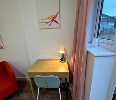 Filton Apartment | Garden Apartment with free Parking and EV