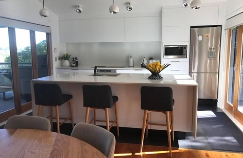 Oneroa House | Garden Bar, Home Theatre, Spa pool, 4WD Vehicle