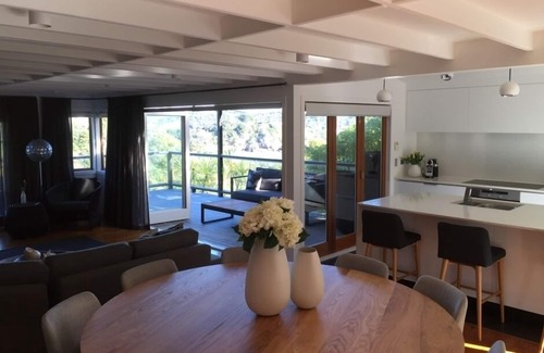 Oneroa House | Garden Bar, Home Theatre, Spa pool, 4WD Vehicle