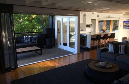 Oneroa House | Garden Bar, Home Theatre, Spa pool, 4WD Vehicle