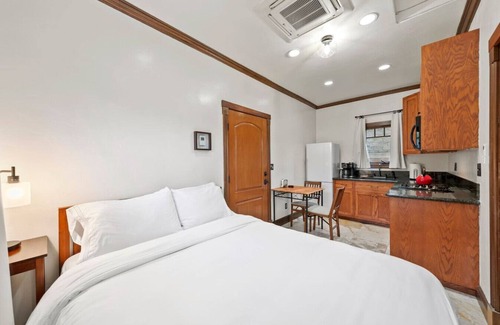 University City House | Garden Cottage | 200Mbps | Sofabed | 55”TV | Patio