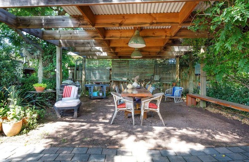 Tea Gardens Cottage | Garden Cottage - 40B Witt Street