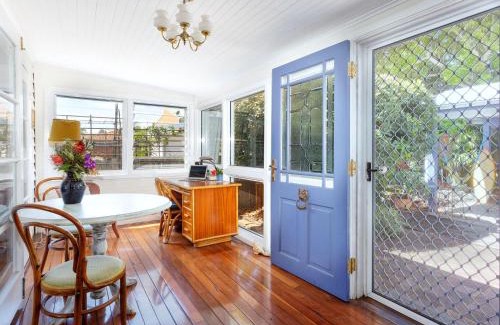 Tea Gardens House | Garden Cottage