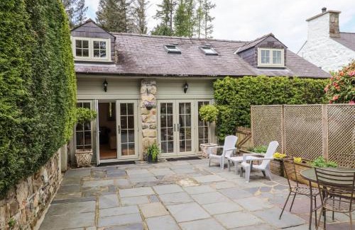 Dolbenmaen House | Garden Cottage