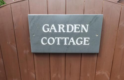 Dolbenmaen House | Garden Cottage