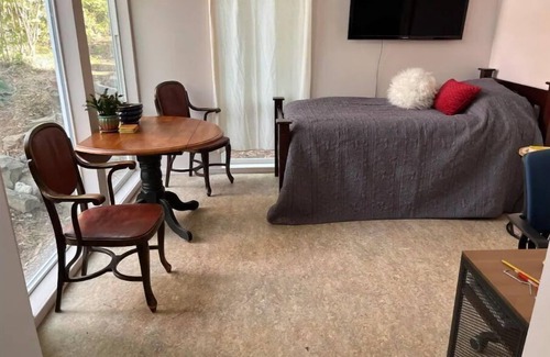 West Woodland Cottage | Garden Cottage in Phinney-Ballard