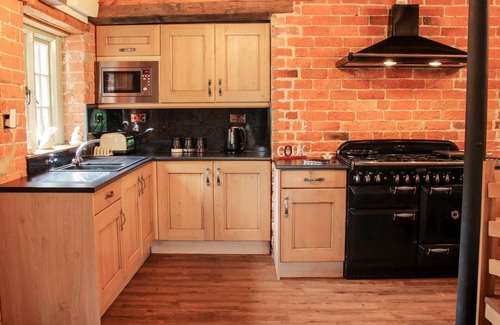 Newtown Cottage | GARDEN COTTAGE, pet friendly, character holiday cottage in Kerry