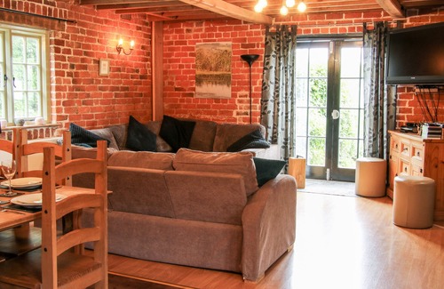 Newtown Cottage | GARDEN COTTAGE, pet friendly, character holiday cottage in Kerry