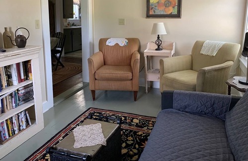 Stonington Cottage | Garden cottage w/ 4 kayaks/gear/dock/patio, parking on Stonington Harbor nearby