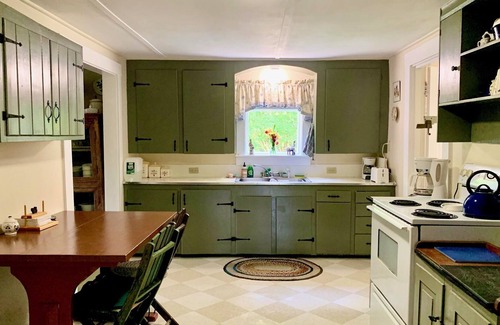 Stonington Cottage | Garden cottage w/ 4 kayaks/gear/dock/patio, parking on Stonington Harbor nearby
