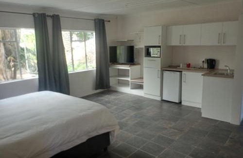 Komani House | Garden Court B&B